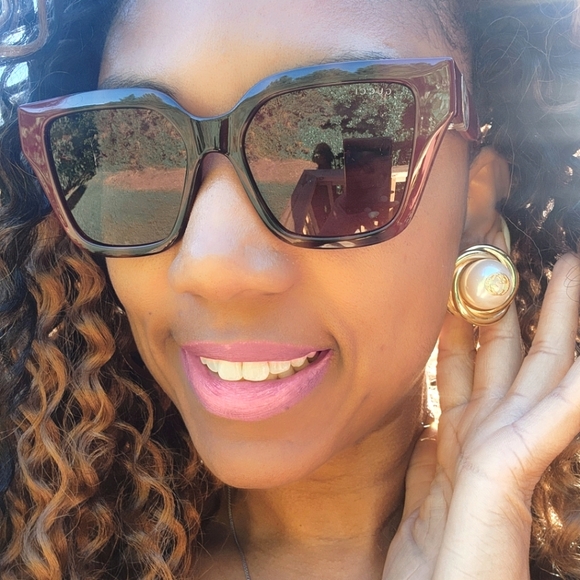 EUC Stunning Gucci Pearl Clip Ons - Picture 2 of 8